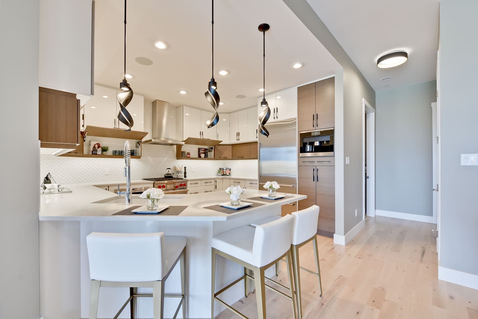 Allure Condos thumbnail 17