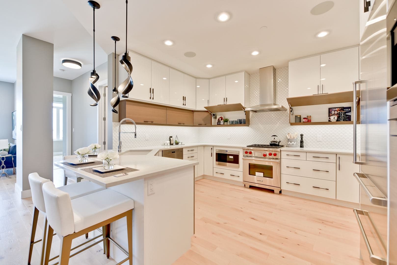 Allure Condos thumbnail 15