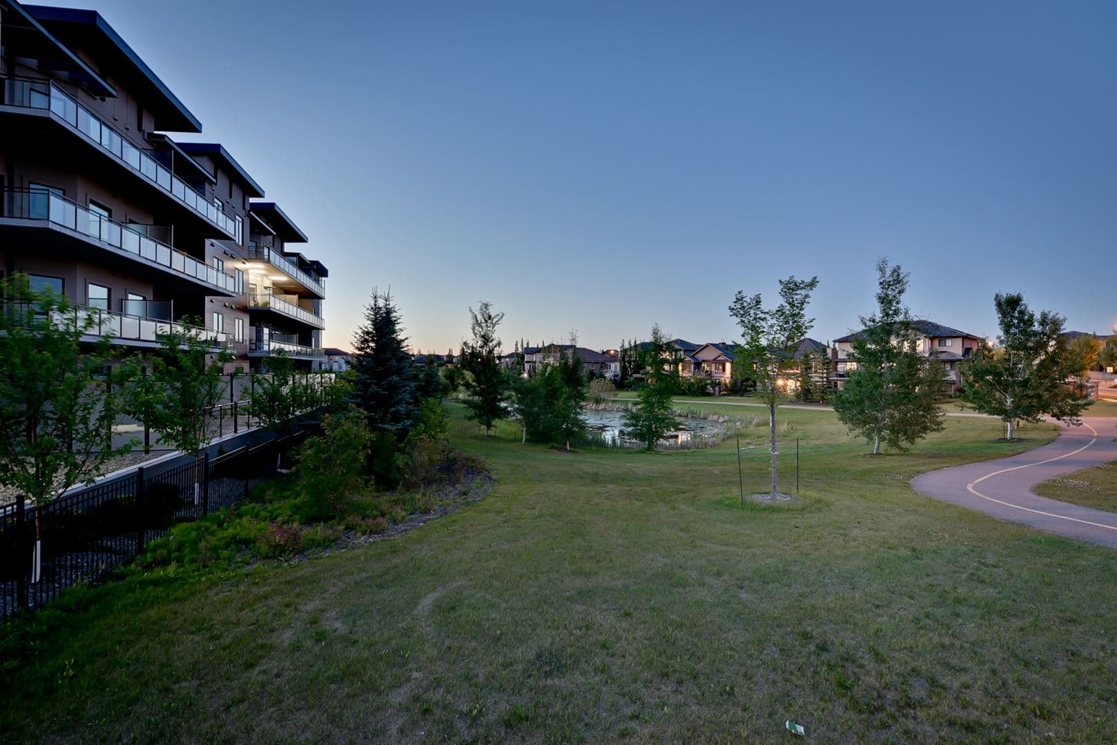 Allure Condos thumbnail 8