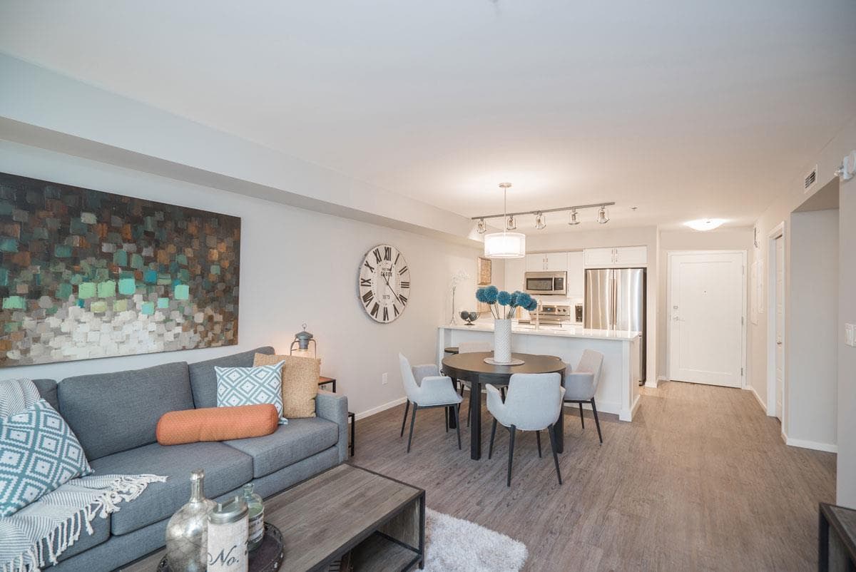 The Charles Condos thumbnail 12