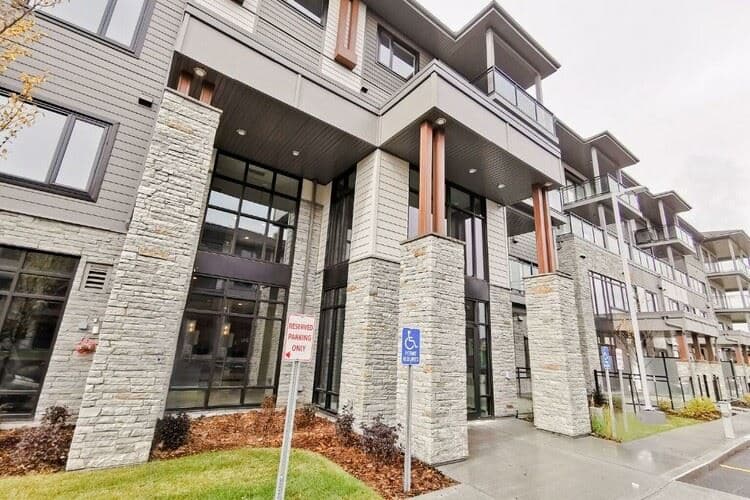 Veritas Condos thumbnail 3