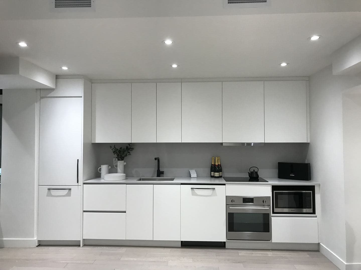 Enticy Condos thumbnail 10