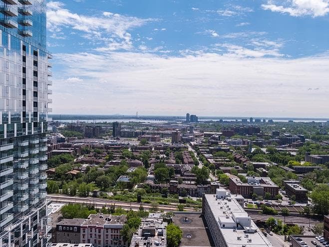 Enticy Condos thumbnail 16