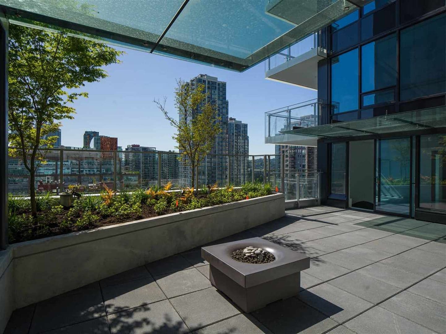 The Smithe Condos thumbnail 2