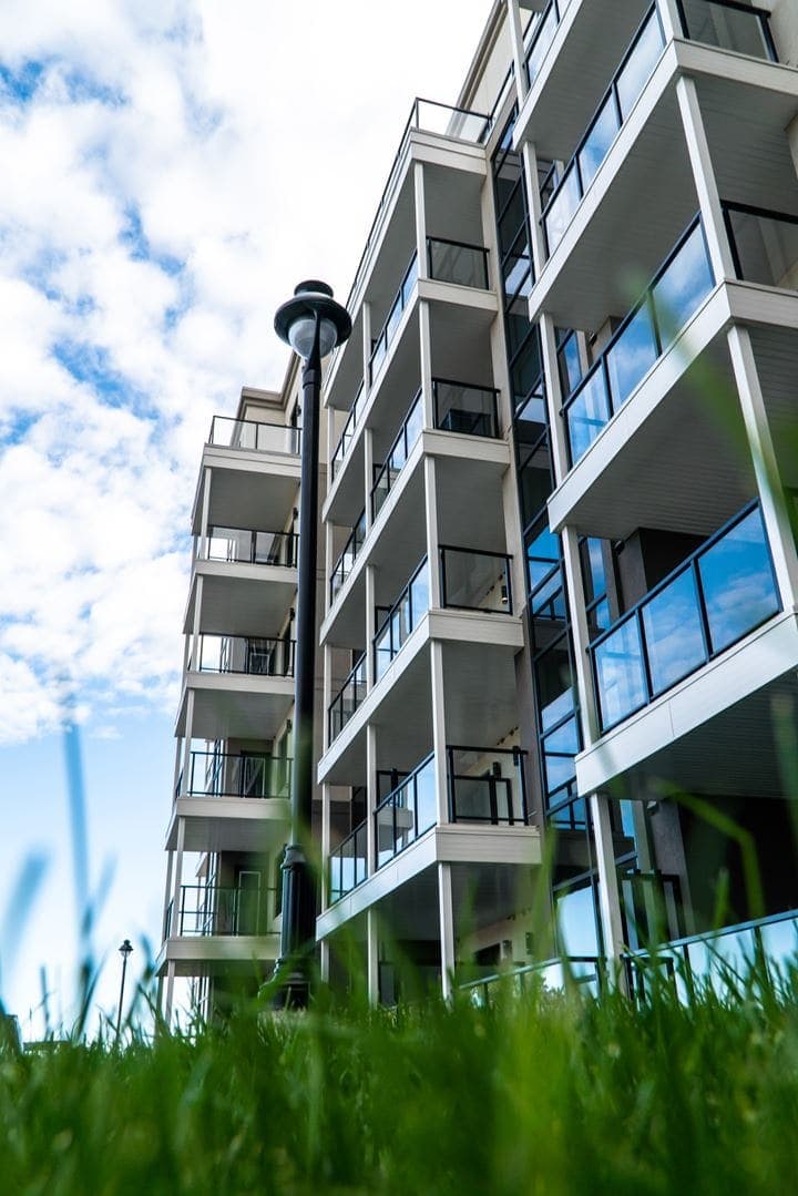 Botanica Condos thumbnail 4