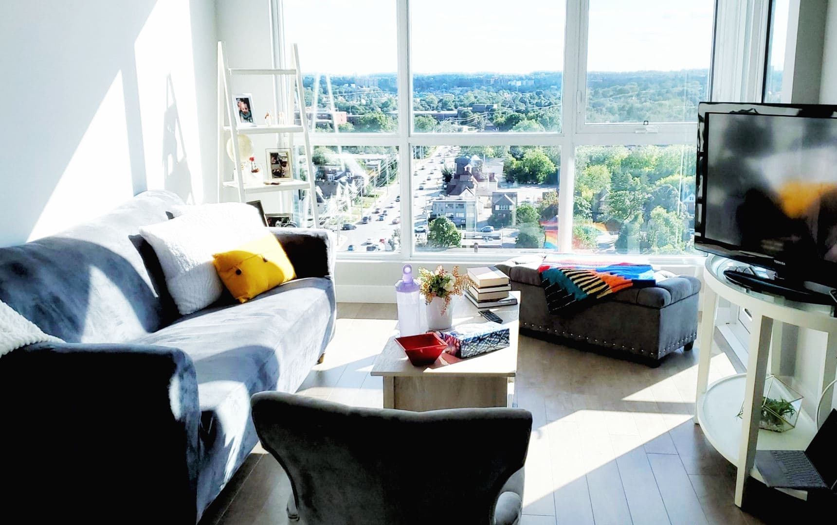 One Hundred Condos thumbnail 4