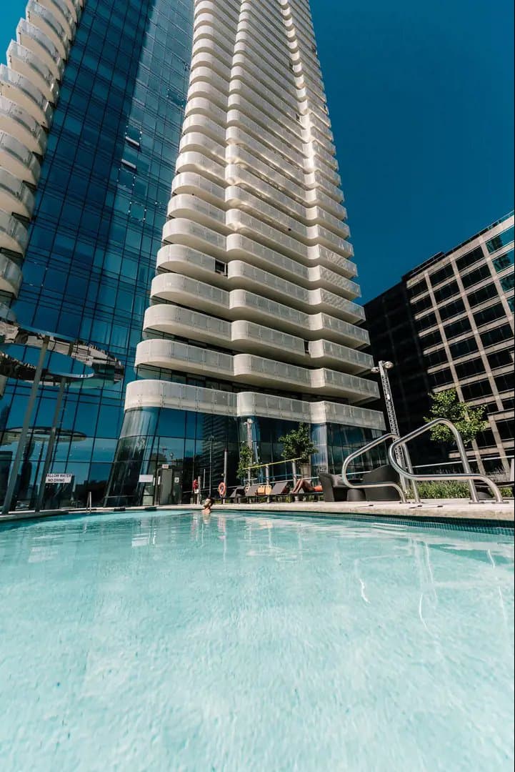 One Bloor Condos thumbnail 4