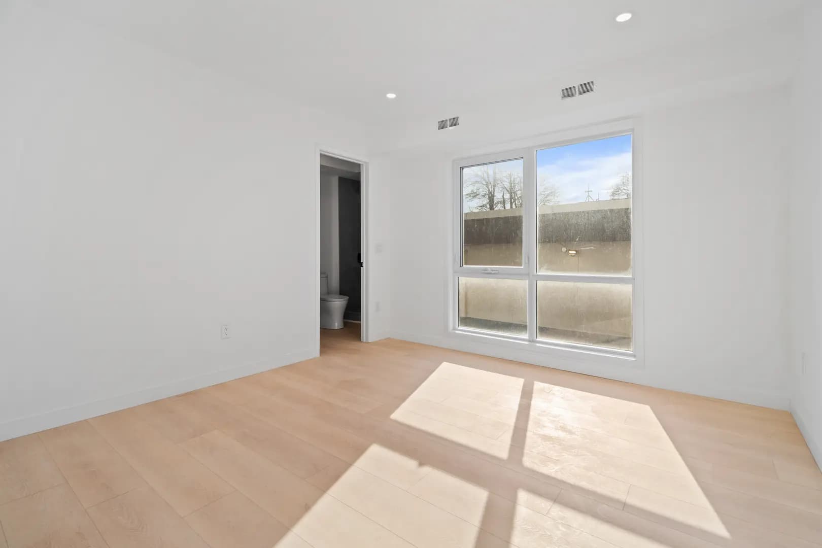 Orchard Park Condos thumbnail 17